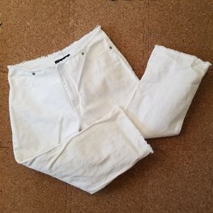 No Boundaries | Frayed Capri Jeans